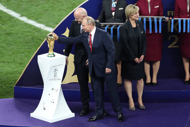 更为他在场 更为他在场